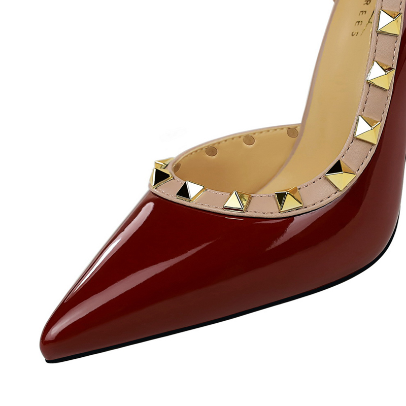 Sexy Women Pumps Rivet Design  - Shoe Tree recension och pris