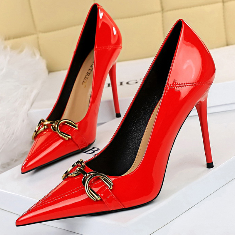 Luxury Women Pumps Metal Belt  - Shoe Tree recension och pris